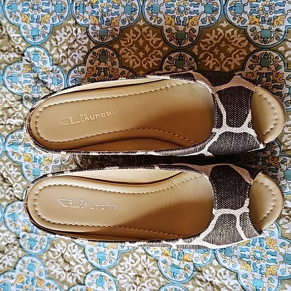 NWOT CL by Laundry Date Night Brown Giraffe Wedges - Picture 8 of 10